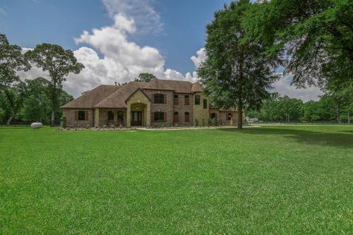 42015 Mill Creek Road front ext