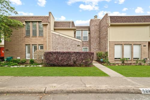 5231-Woodlawn-Place-Bellaire-1